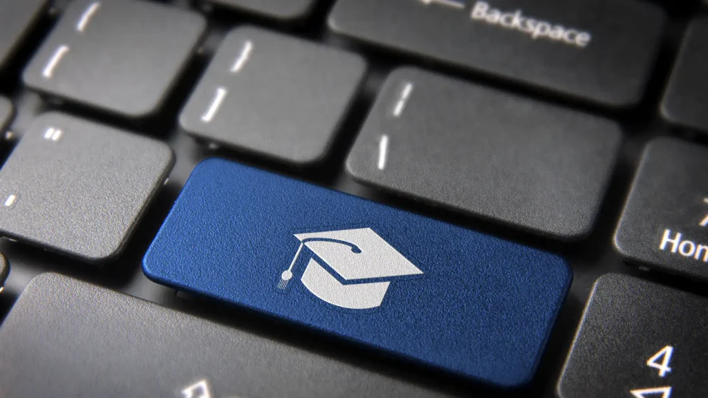 A blue button with a graduation cap on it.